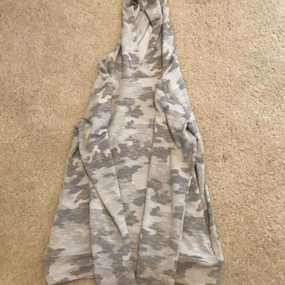 Athleta Girl camo hoodie size XL 14